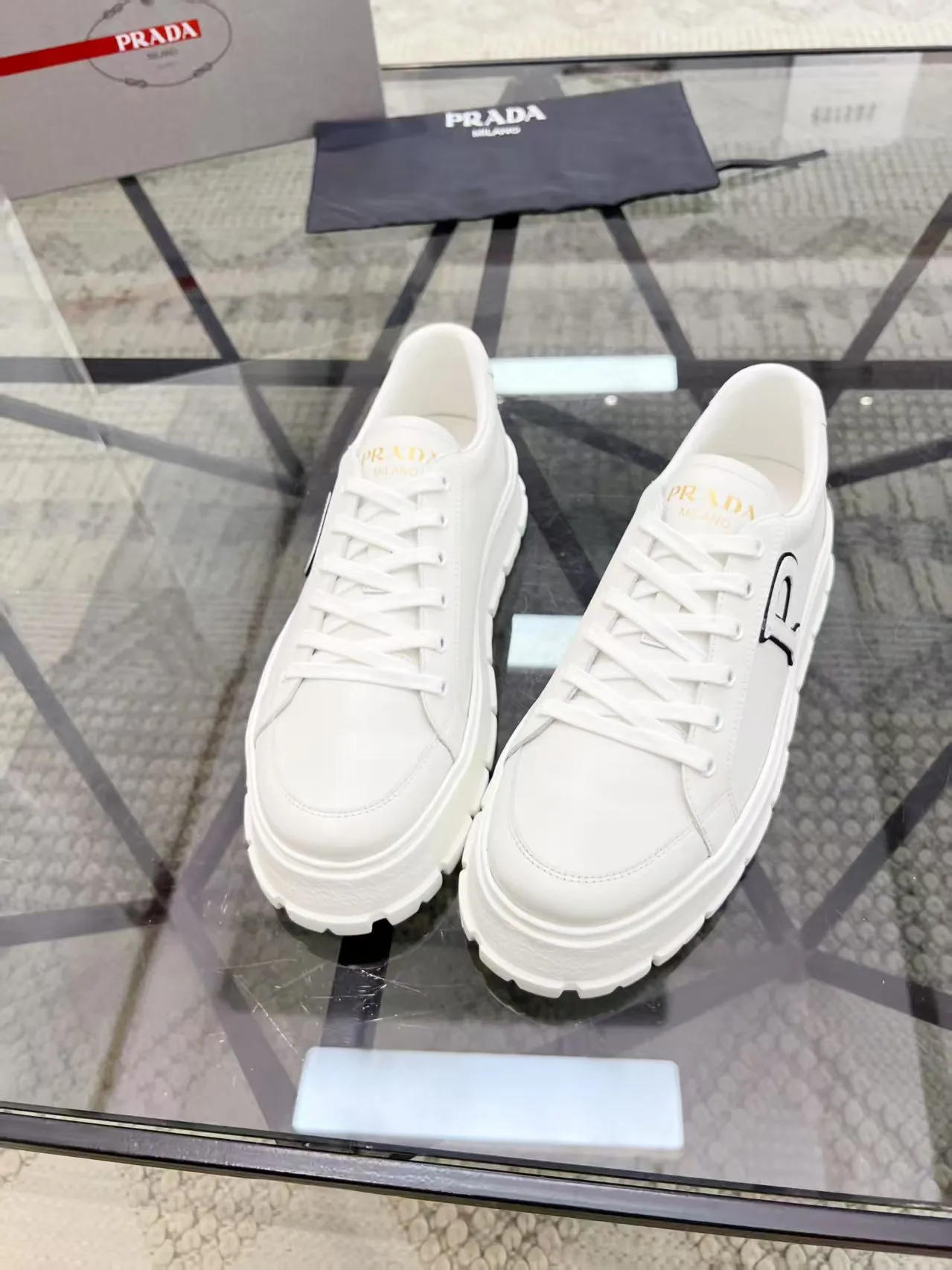 Men's Men's Shoes 💰440 [New Style] 🎍🎍Prada Prada's new men's leather sneakers, the highest version on the market, any comparison is welcome🆚! The original leather has excellent texture and is super high-end! Fetal sheep net lining imported from Italy, removable pad! Luxurious materials and fine workmanship, highly recommended! Code: 38-44 (45 can be customized